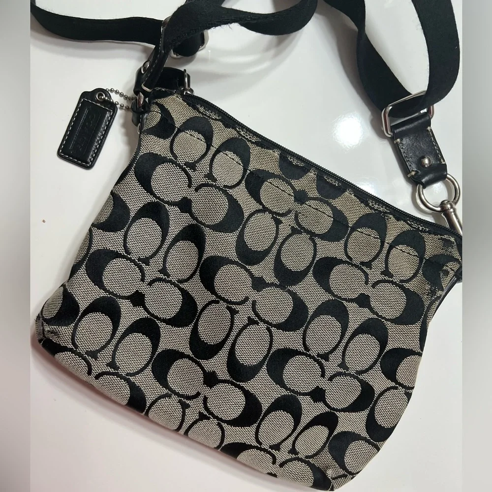 Coach crossbody small purse - Picture 3 of 8